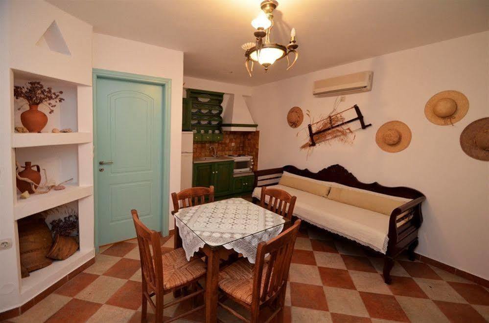 Glarakia Studios Adamantas  ภายนอก รูปภาพ